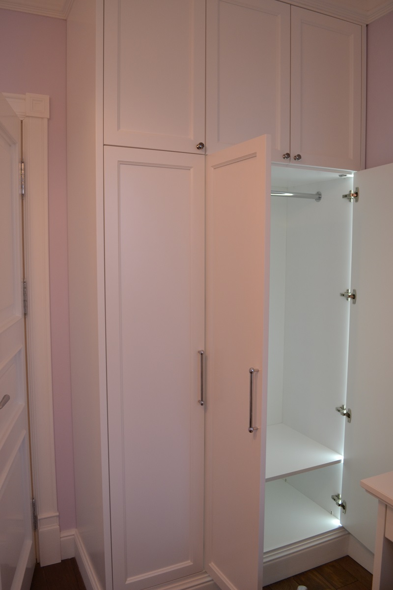 Закрытый шкаф с антресолями